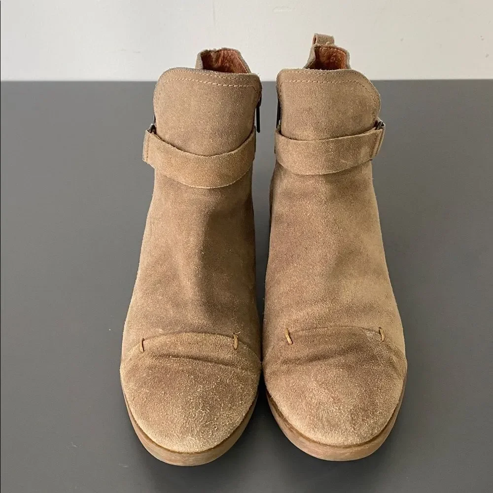 Born Women's Tan Suede Ankle Booties Buckle Accent Side Zip Sz 8.5 Boho Western